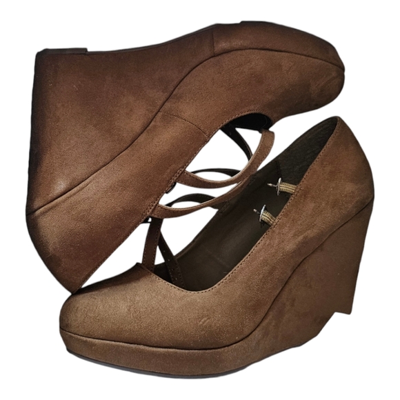 TORRID Double Strap Platform Shoe for Women in Olive - Picture 4 of 9